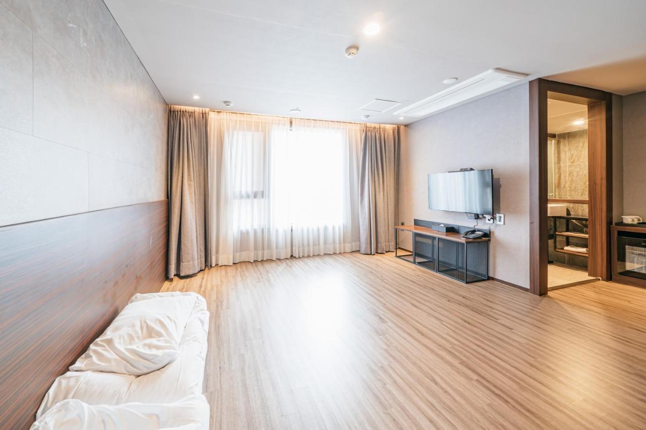 โฮเทลวิธซิตี้ Hotel เมืองเชจู ภายนอก รูปภาพ