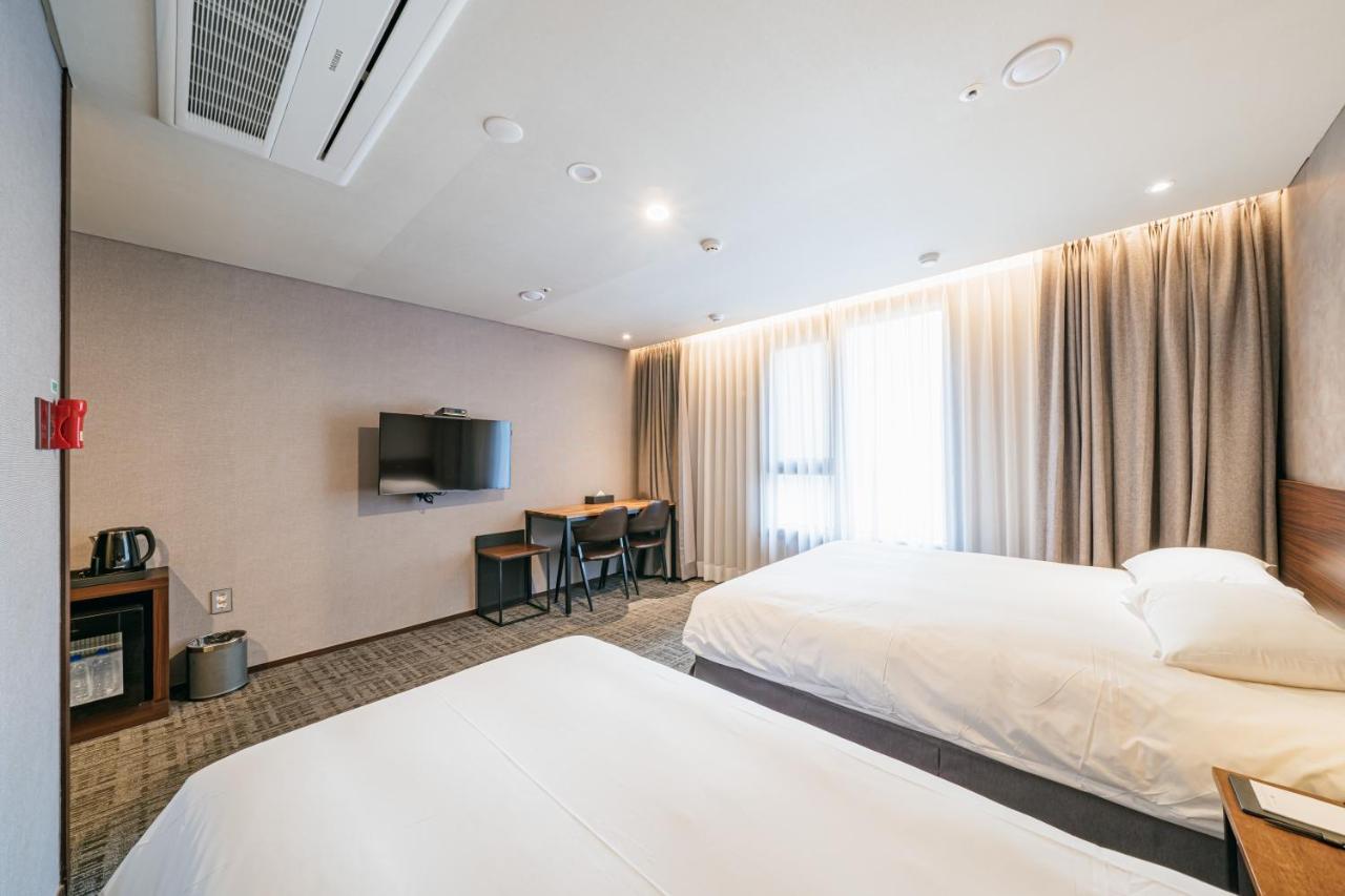 โฮเทลวิธซิตี้ Hotel เมืองเชจู ภายนอก รูปภาพ
